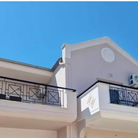 Xanthiotis Apartman *
